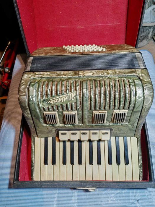 Acordeon Weltmeister Vintage - Culoare Verde Sidefat - 4 Registre