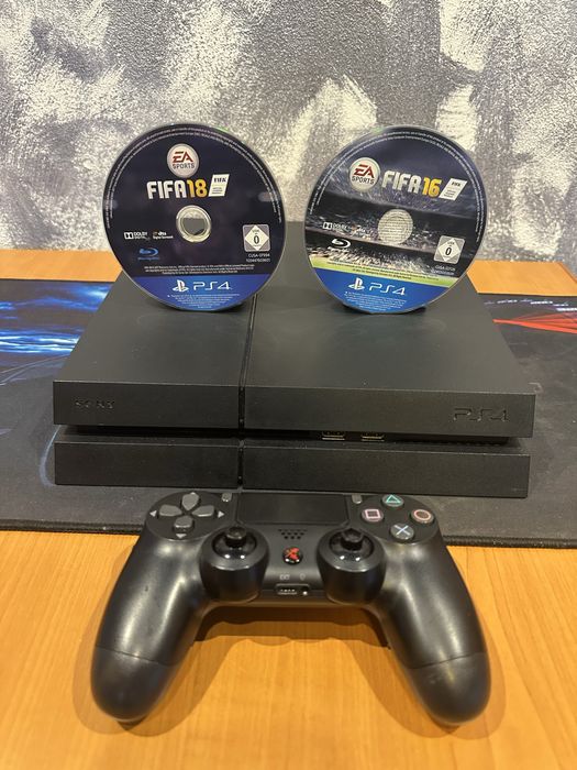 PlayStation 4, Controller, 2 Jocuri si Toate Cablurile Necesare