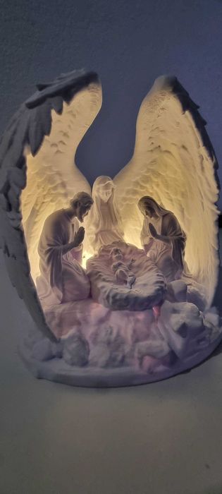 Decorațiune de Crăciun cu scenă Nașterea Domnului, iluminată