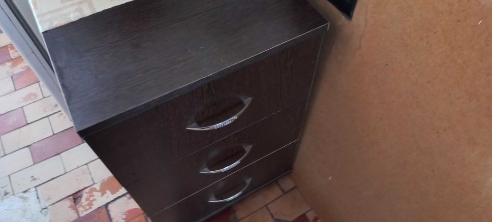 Шкаф, стол, стулья, кресло...