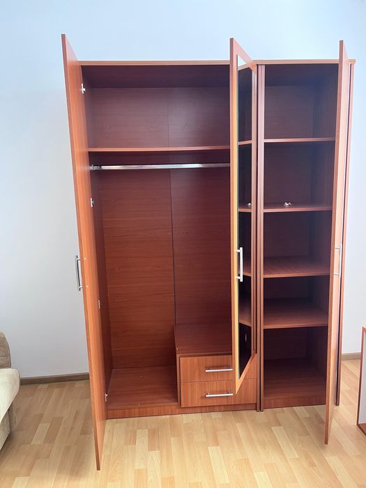 Vând dulap dormitor