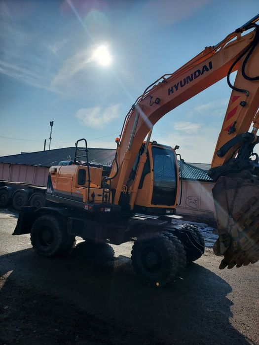 Excavator sotiladi Hyundai 140w hamma joyi soz ishga Tayyor texnika