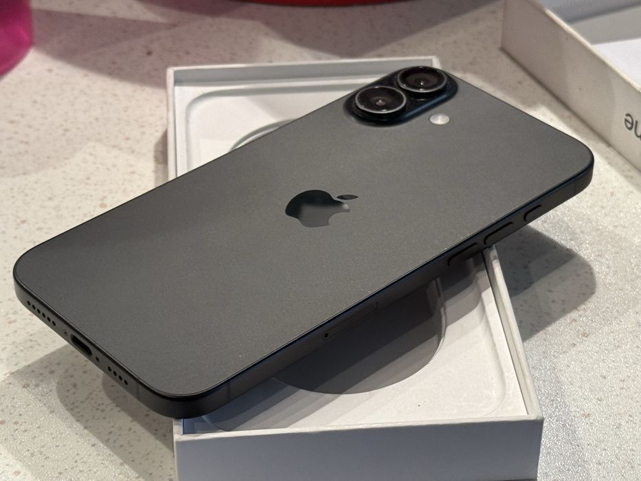 iPhone 16 128GB Black – Като НОВ, 91% Батерия.