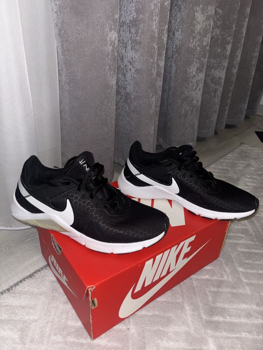 Дамски обувки Nike Legend Essential 2