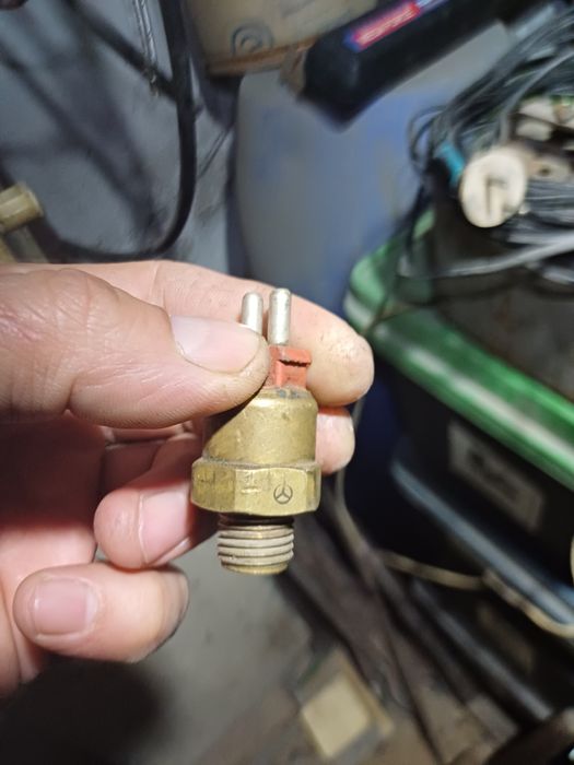 Бензанасос мерседес 190