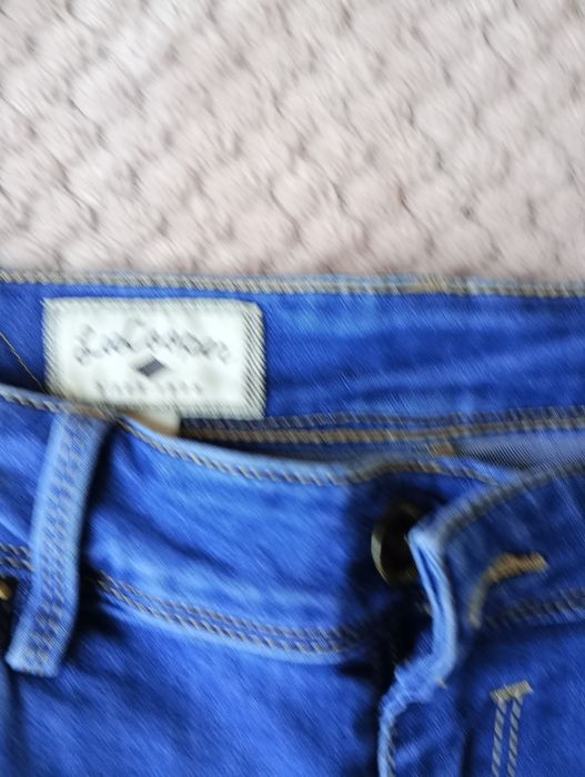 Vând blugi scurți Lee Cooper
