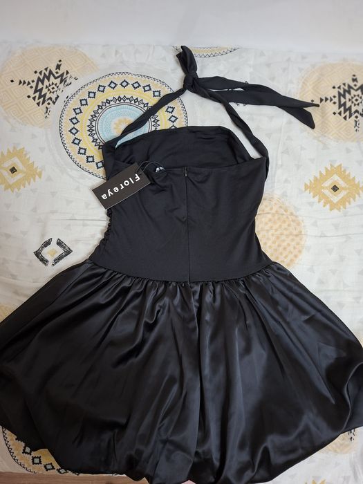 Неизползвани чисто нови дрехи