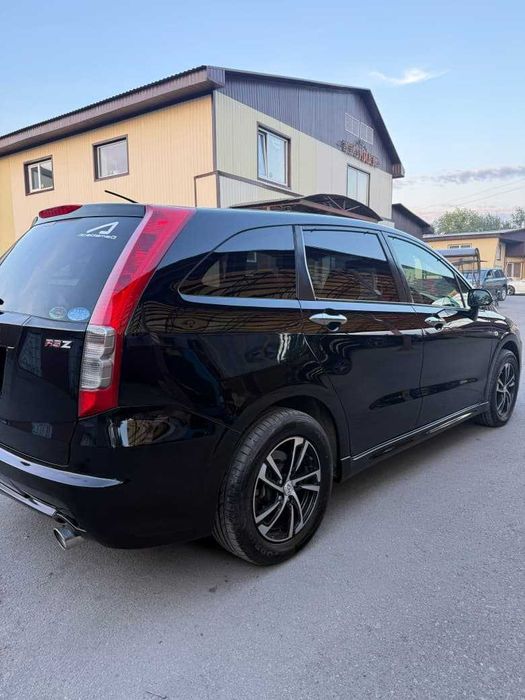 Honda Stream (Минивен 7 мест)