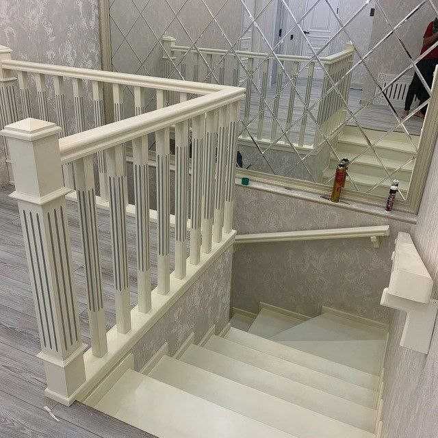 Qo‘lda yasalgan o‘ymakor zinalarzna yogoch zinalar