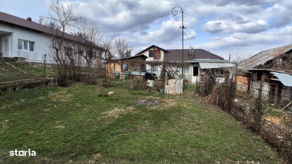 Casa cu teren generos de vanzare in Poiana Campina