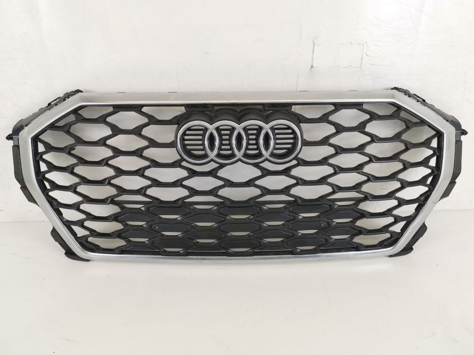 Ауди Кю3 / Audi Q3 Оригинална централна решетка в добро състояние