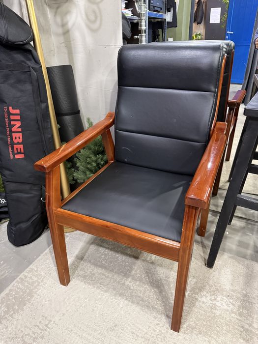 Продам кресло, стул для руководителя удобный