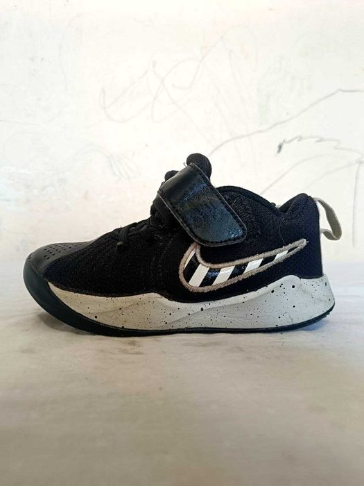 Кроссовки Nike Team Hustle Quick