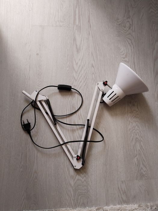 Настольная лампа