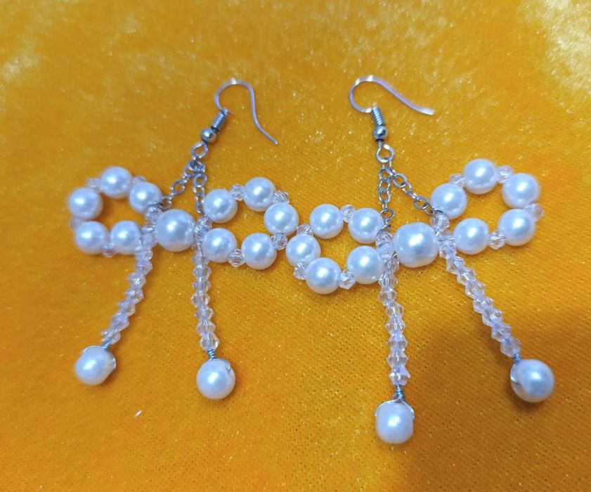 Создаю Красоту , подчеркивающую женственность .