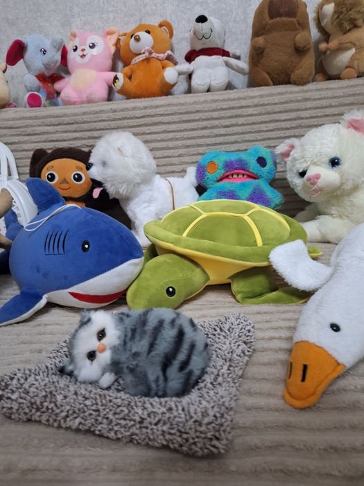 Куча мягких игрушек
