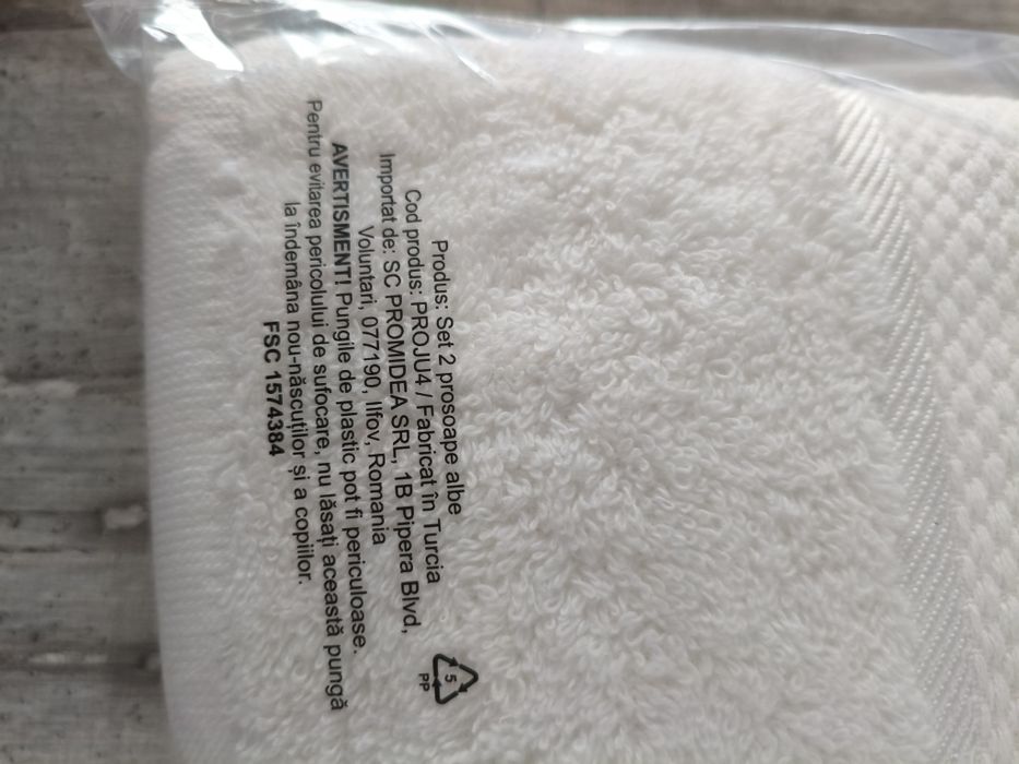 Set prosoape baie/ Avon/ absorbție excelenta/ prosoape albe/ noi
