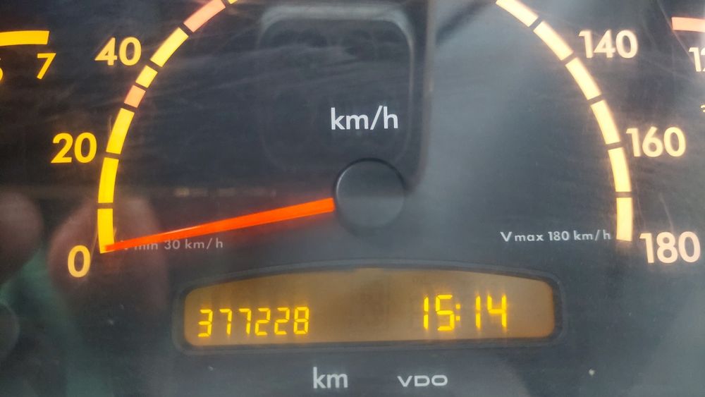 Mercedes Benz sprinter 208