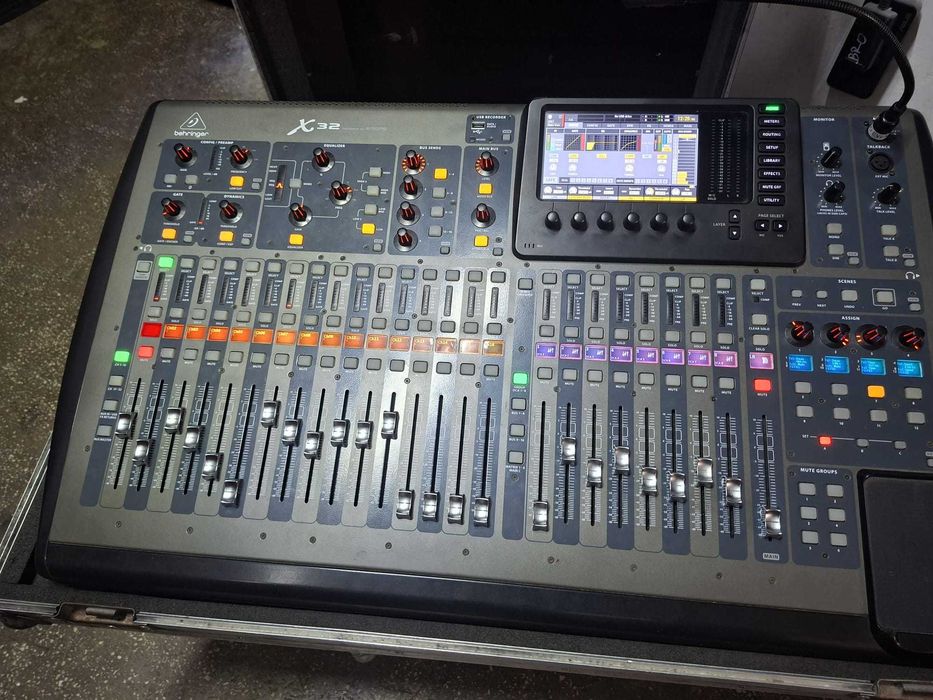 Behringer X32 Full Size + Flight Case
