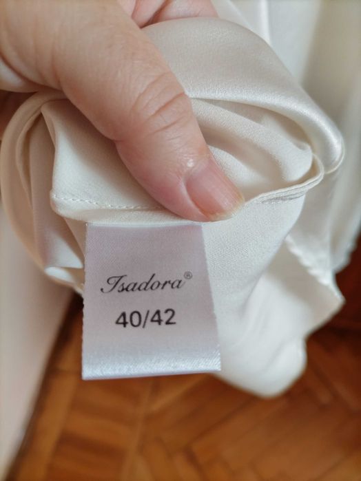 Camasa de noapte Isadora, din matase, de culoare ivoaire, mar 40-42, foarte frumoasa, ca noua