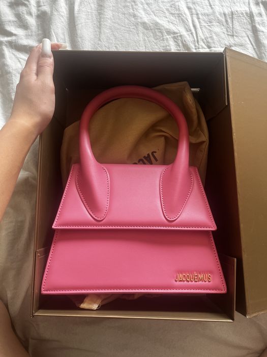geanta jacquemus noua nepurtata roz
