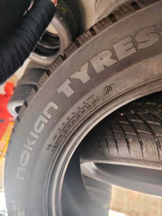 4бр.зимни гуми 225/55/18 Nokian