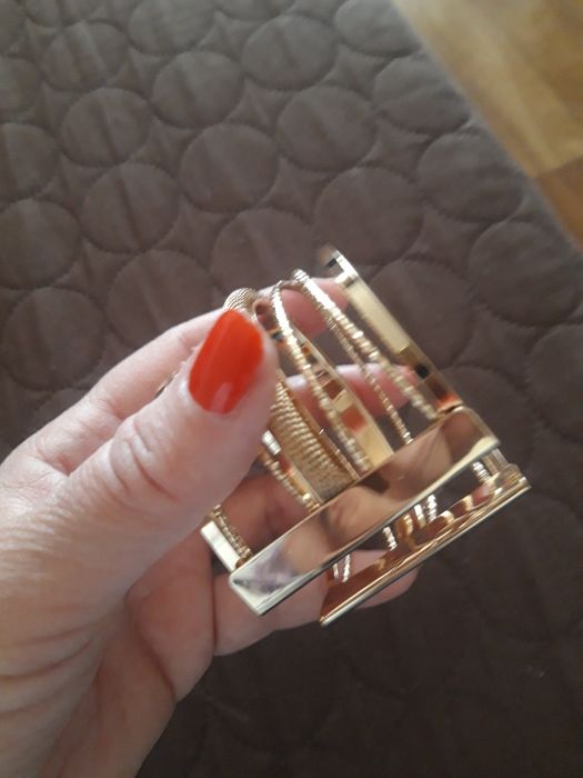 Продавам  гривни