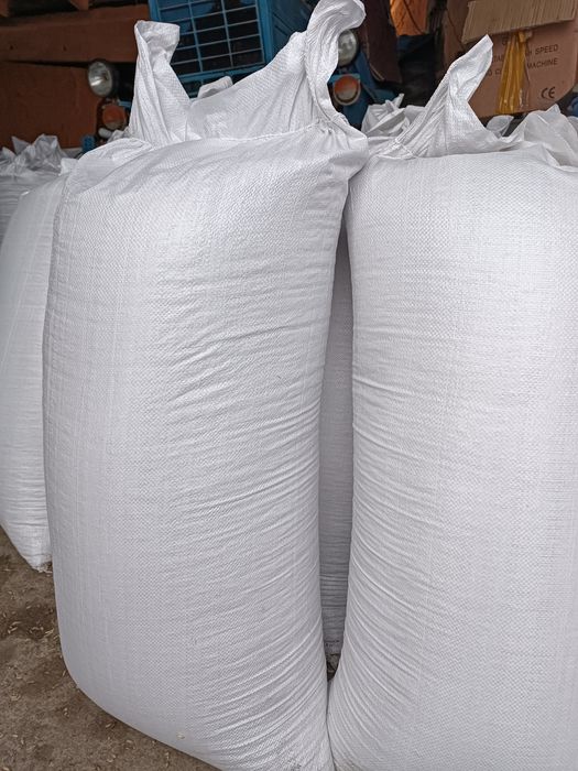 Ячмень кормовой в мешках.