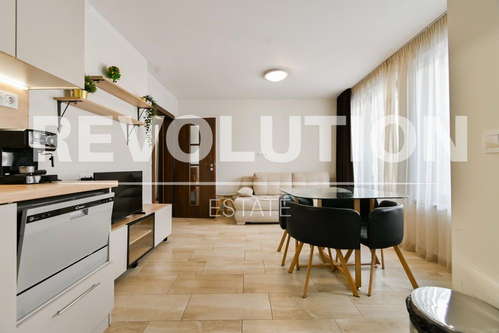 Дава се под наем Тристаен апартамент в София, Зона Б-19 - 108 кв.м за 897.6 € - Снимка #1