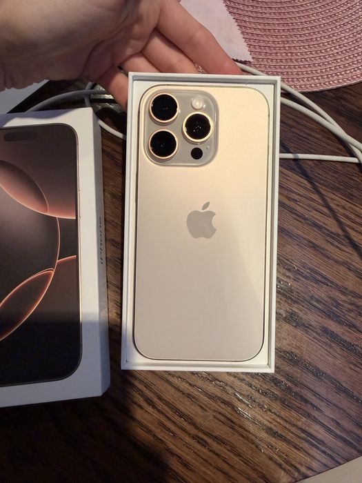 iPhone 16 Pro 256GB с гаранция Desert Gold
