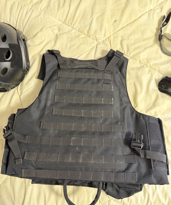 Arma Airsoft cu Armura Ochelari Masca si Casca