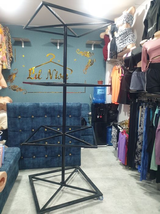 Стеллаж ва маникен сотилади