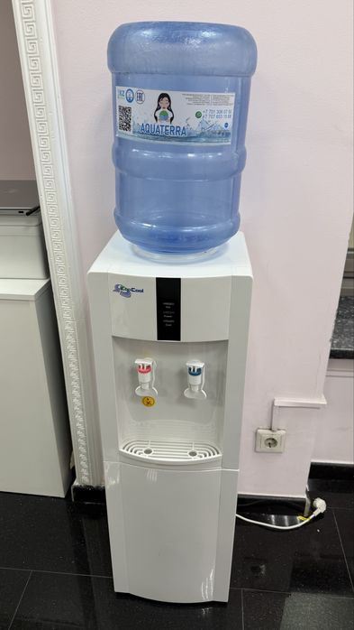 напольный кулер (диспенсер) для воды бренда EcoCool