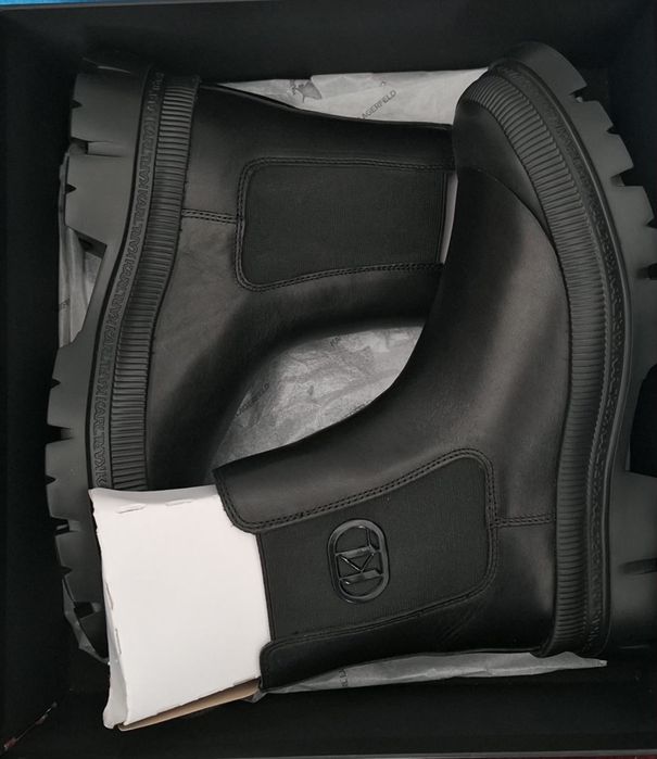 Ghete Karl Lagerfeld- Noi, nepurtate