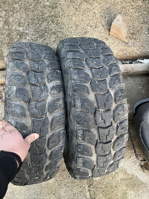 Продават се две на брой