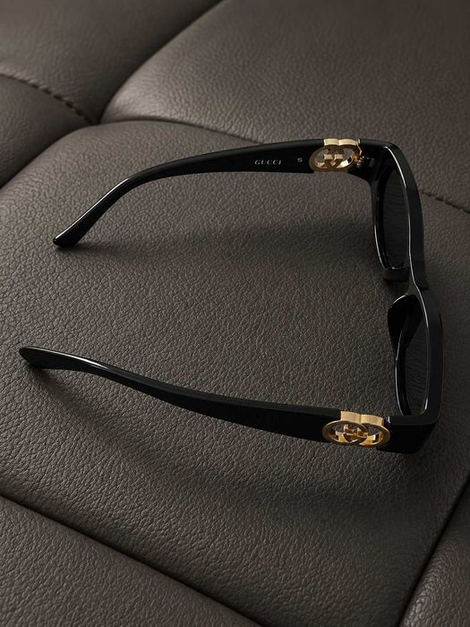 gucci черни очила дамски с кутия и кърпичка и мек калъф дамски със златно лого гучи