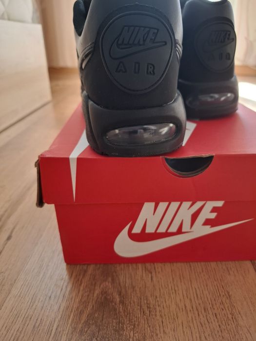 Оригинални маратонки  Nike air max  ivo leather