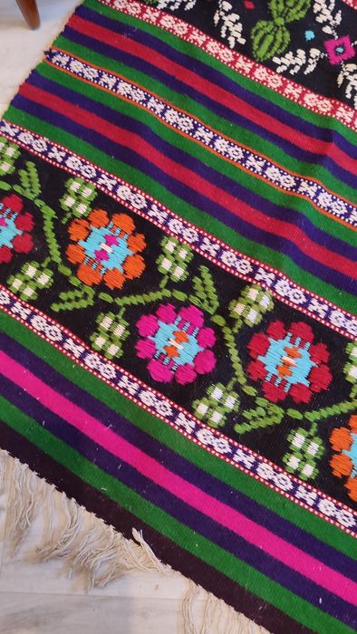 Covor tradițional tesut