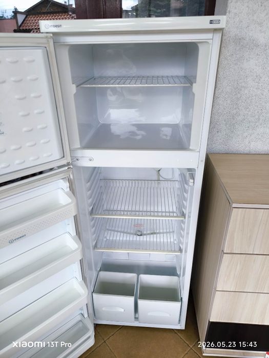 Хладилник с фризер Indesit 150x53x55