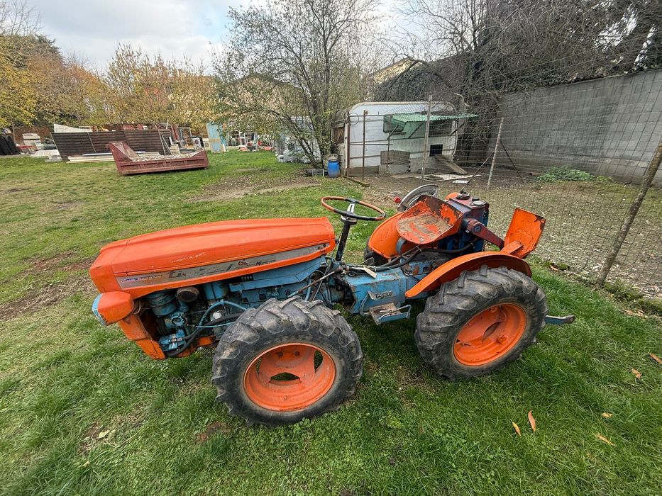 Vând tractor 4x4
