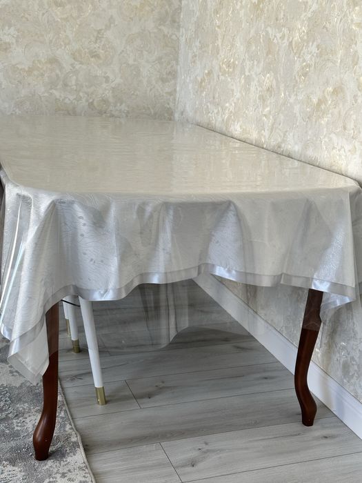 Продам стол в отличном состояний