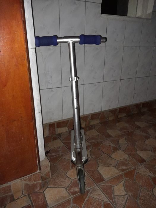 Trotineta reglabila pentru copii