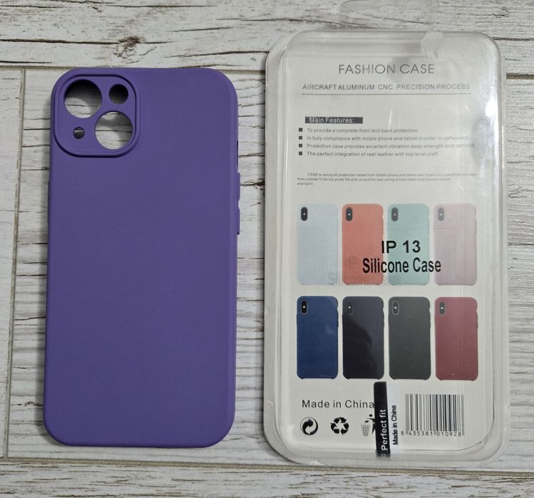 2 carcase si un cablu iPhone