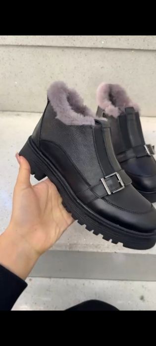 Продам новые женские сапоги