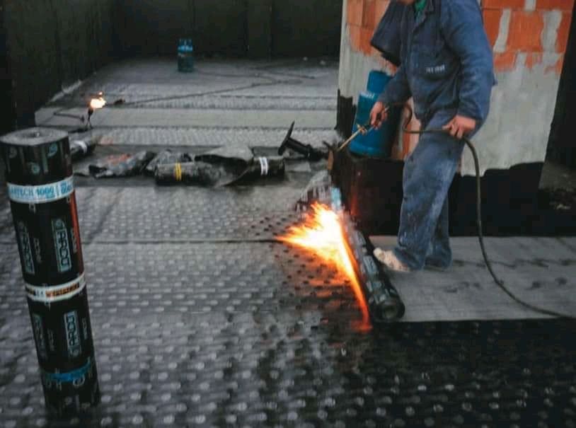 Reparații acoperișuri hidroizolații membrană construcții firmă acoperi