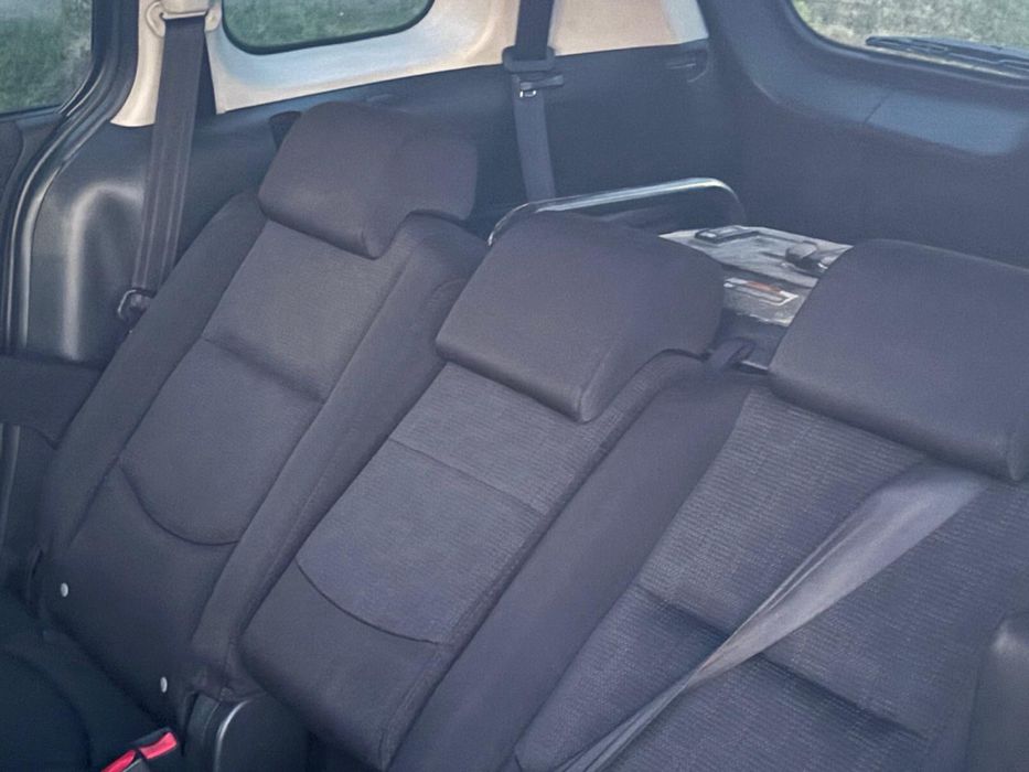 Vand sau schimb Mazda 5