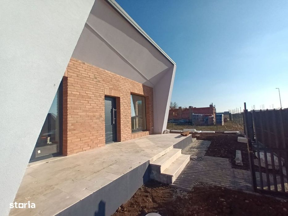 Casa individuala, 3 camere, 2 bai, com. Berceni