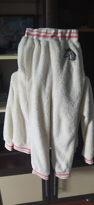 Продам костюм новый