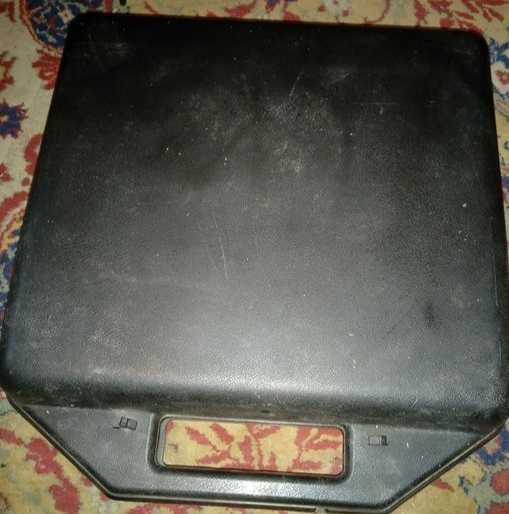 Пишеща машина Хеброс 1300 ф с кутия