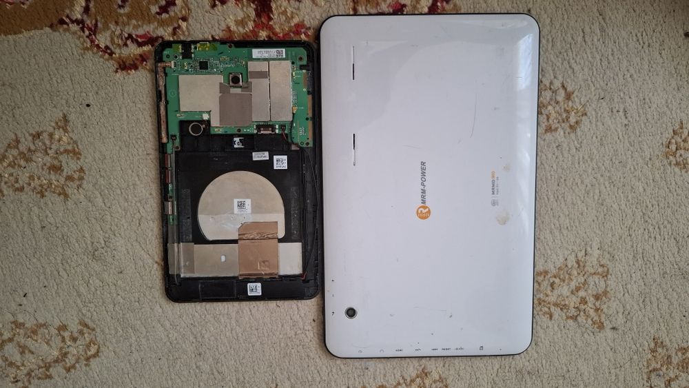 Продам телефоны два планшета